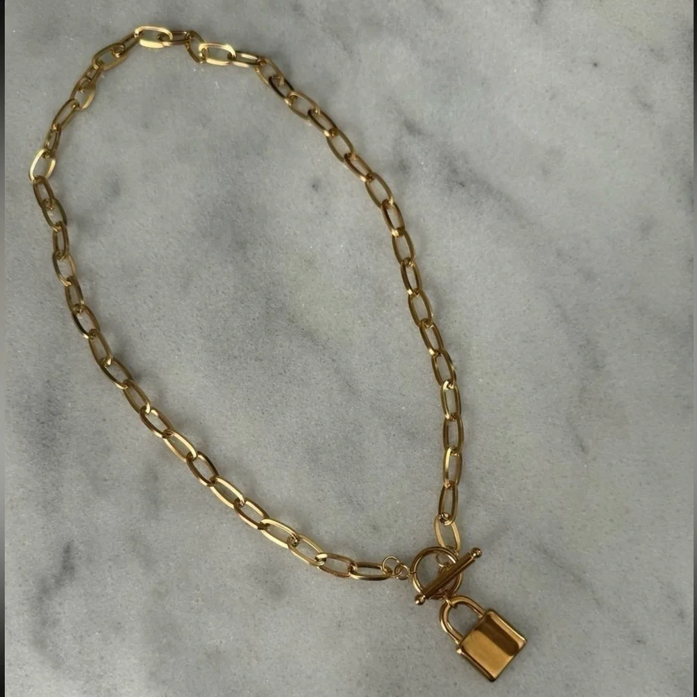 COPY - Gold Chain Link Lock Pendant Necklace 

Brand New - Picture 2 of 4